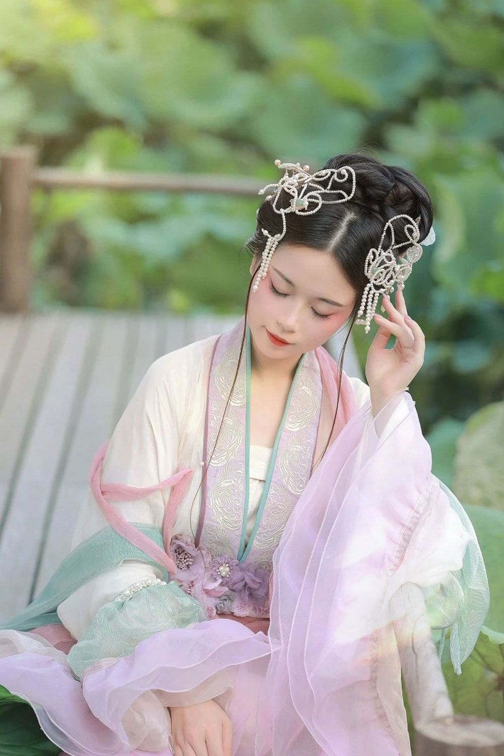The Art of Ancient Costume Scenery Arrangements The Art of Ancient Costume Scenery Arrangements