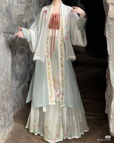 Little Chinese-Style Cheongsam for Girls:Embracing Traditional Elegance Little Chinese-Style Cheongsam for Girls:Embracing Traditional Elegance