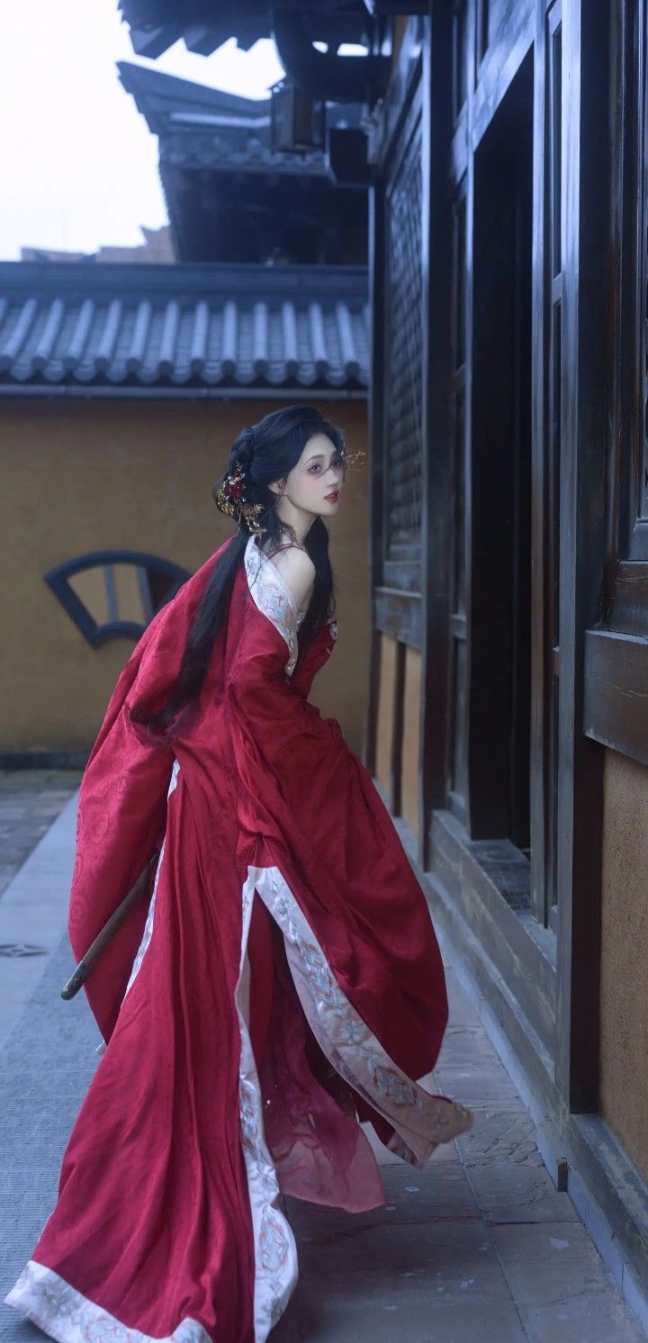 Traditional Elegance:Matching Shoes for Girls in Tangzhuang Chinese Traditional Clothing) Traditional Elegance:Matching Shoes for Girls in Tangzhuang Chinese Traditional Clothing)