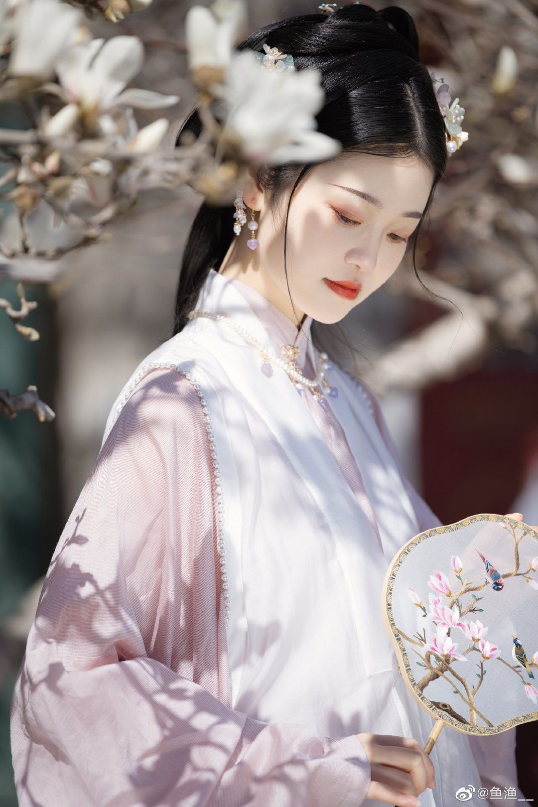 The Allure of Off-the-shoulder Neckline Cheongsam:A Blend of Traditional Elegance and Modern Charm The Allure of Off-the-shoulder Neckline Cheongsam:A Blend of Traditional Elegance and Modern Charm