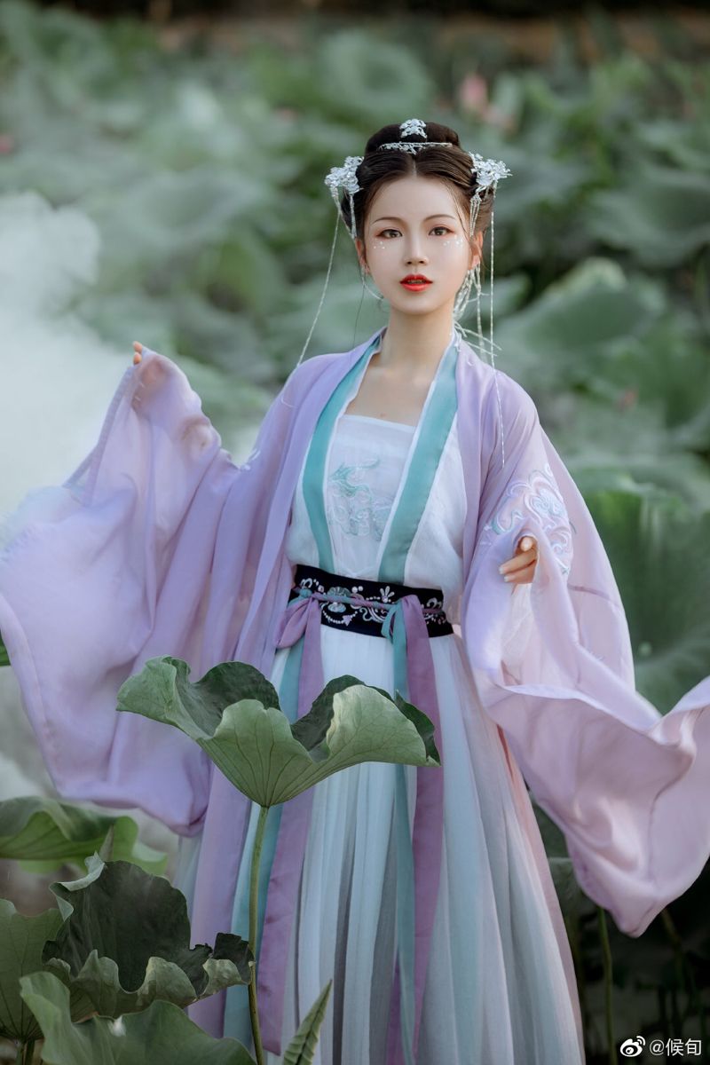 Elegant Charm of Modern Cloud Silk Cheongsam:The Ultimate Guide to High-End Fashion Elegant Charm of Modern Cloud Silk Cheongsam:The Ultimate Guide to High-End Fashion
