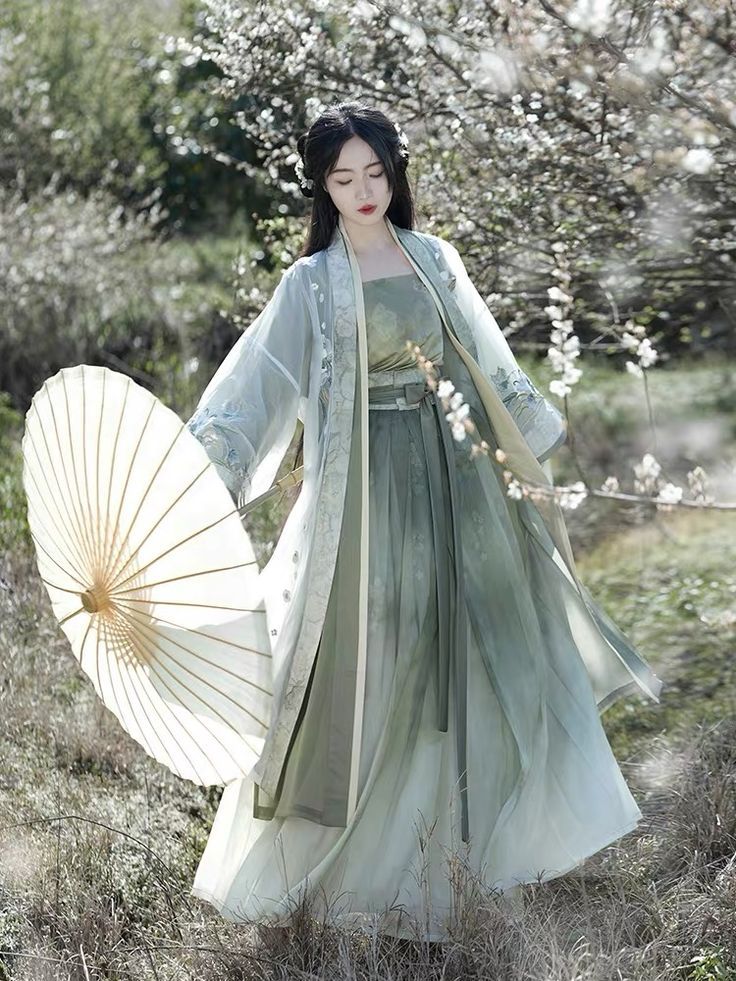 Blooming Elegance:The Story of Zhongling Records Authentic Hanfu in Flower Festival Blooming Elegance:The Story of Zhongling Records Authentic Hanfu in Flower Festival
