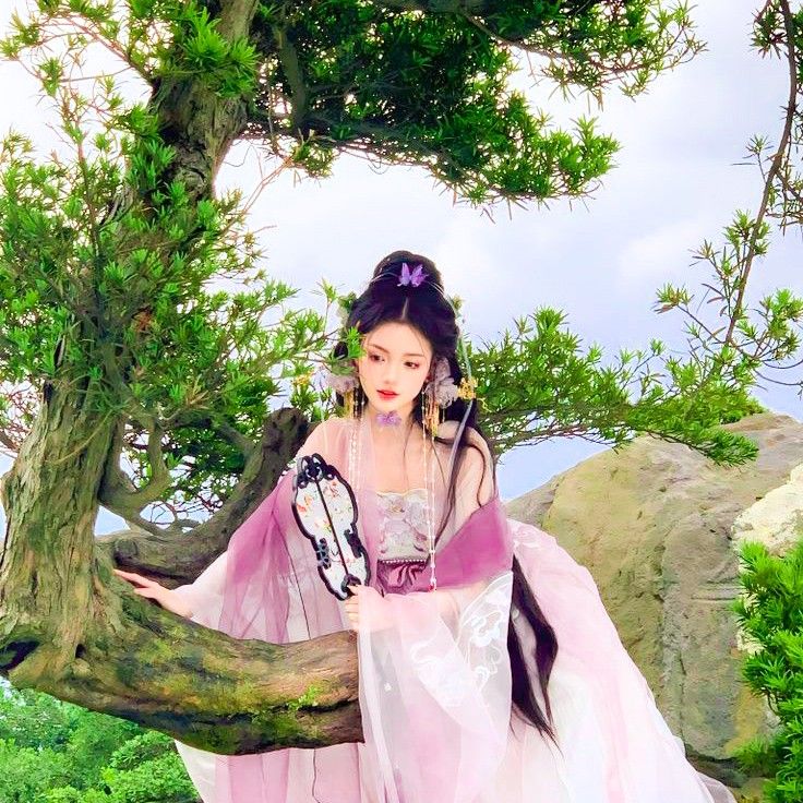 The Charm of Sleeveless Cheongsam:A Closer Look at the Short-Armed Traditional Beauty