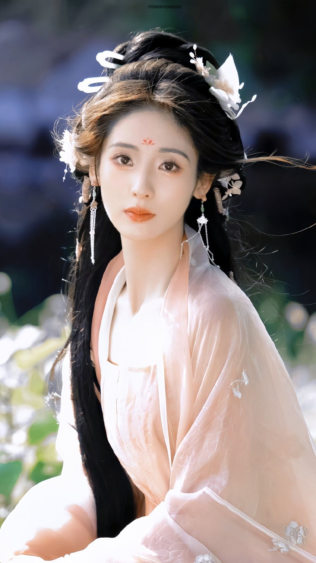 The Elegance of High-slit Cheongsam Skirts