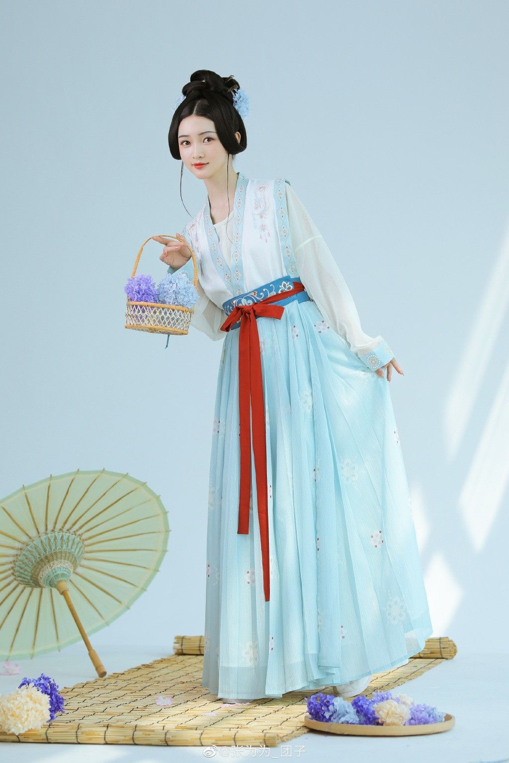Innovating the Cheongsam with Silk and Mulberry Silk Blend Innovating the Cheongsam with Silk and Mulberry Silk Blend