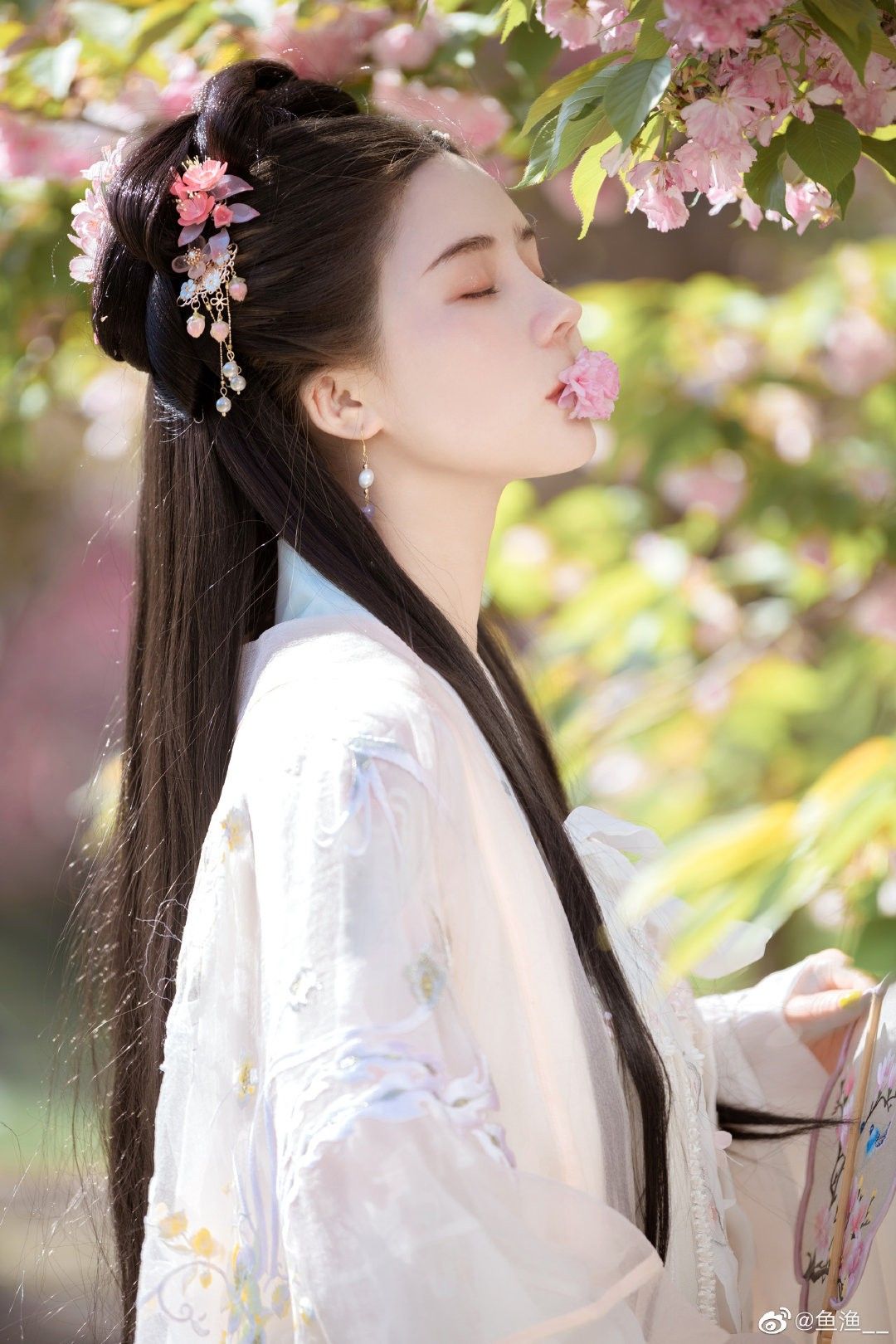 The Rise of Hanfu Fashion in the Heart of Children:The Story of a Little Hanfu Girl The Rise of Hanfu Fashion in the Heart of Children:The Story of a Little Hanfu Girl