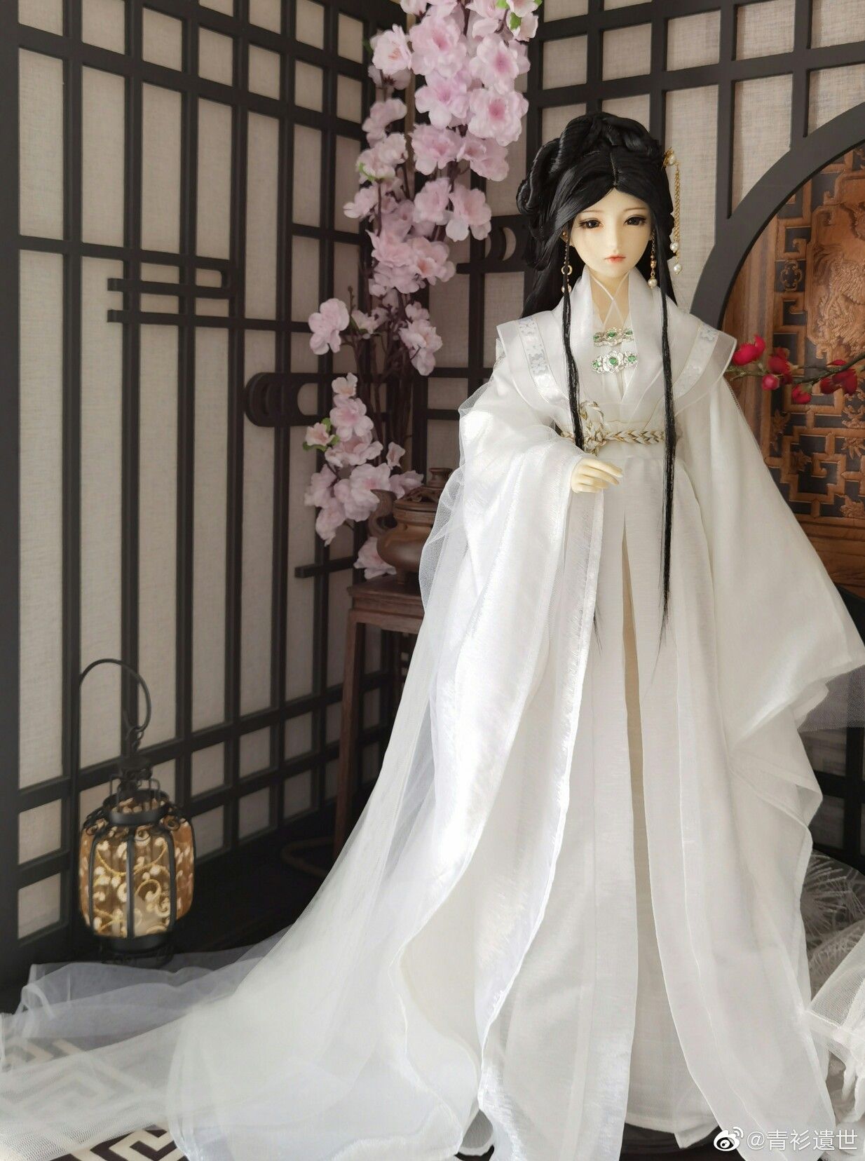 Elegance in Motion:The Cheongsam Shoes and Their Reflections of Grace