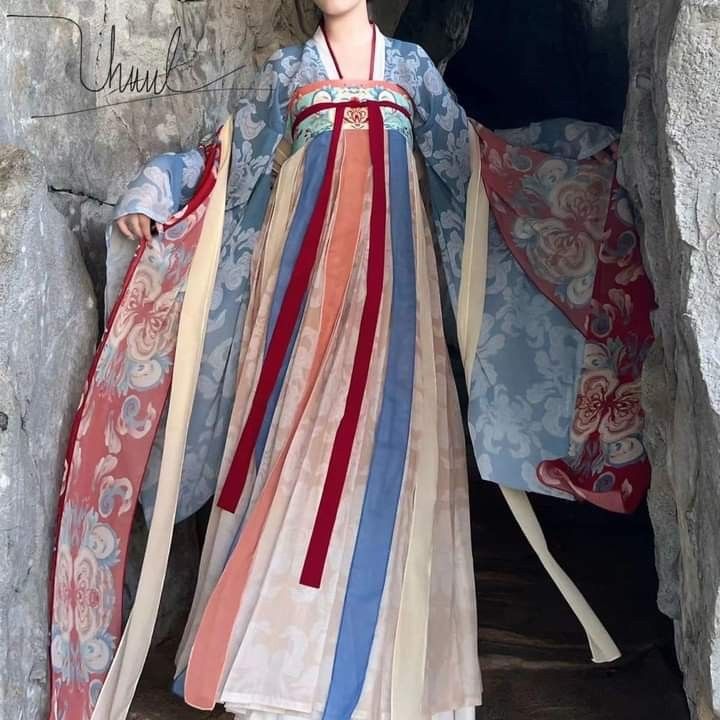 Enhancing Traditional Hanfu Fashion for Modern Chinese Women:A Daily Life Perspective Enhancing Traditional Hanfu Fashion for Modern Chinese Women:A Daily Life Perspective