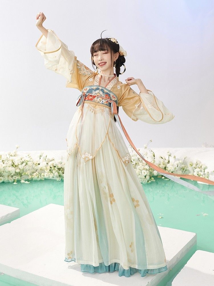 The Vibrant Red Hang-Neck Cheongsam:A Traditional Elegance The Vibrant Red Hang-Neck Cheongsam:A Traditional Elegance