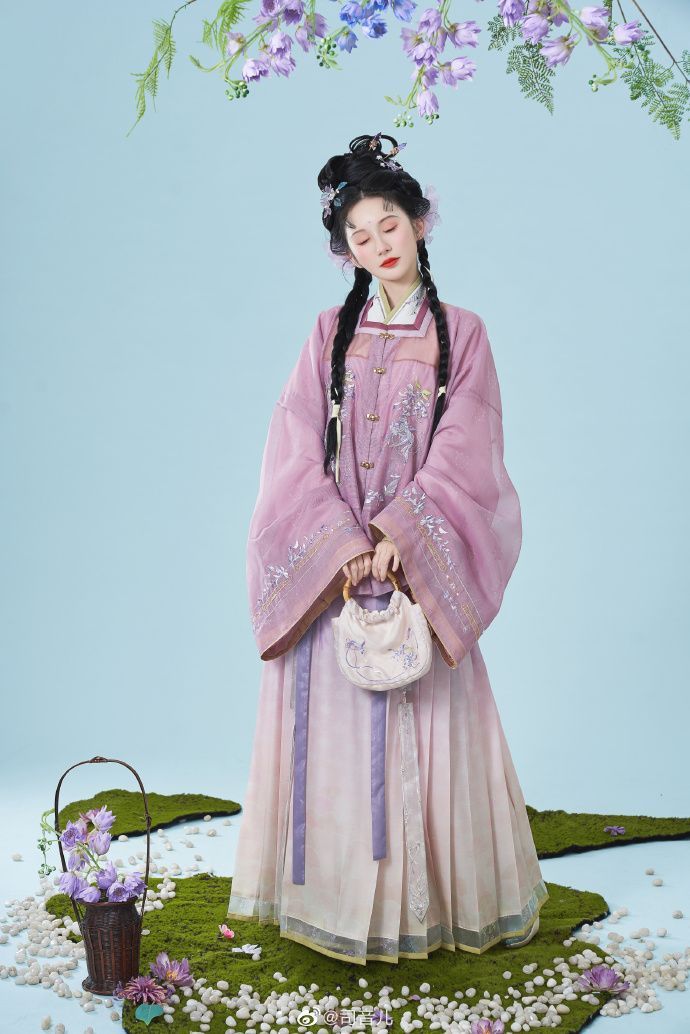 Cheongsam and Toast Robes Rental Service:A Traditional Elegance for Modern Events Cheongsam and Toast Robes Rental Service:A Traditional Elegance for Modern Events