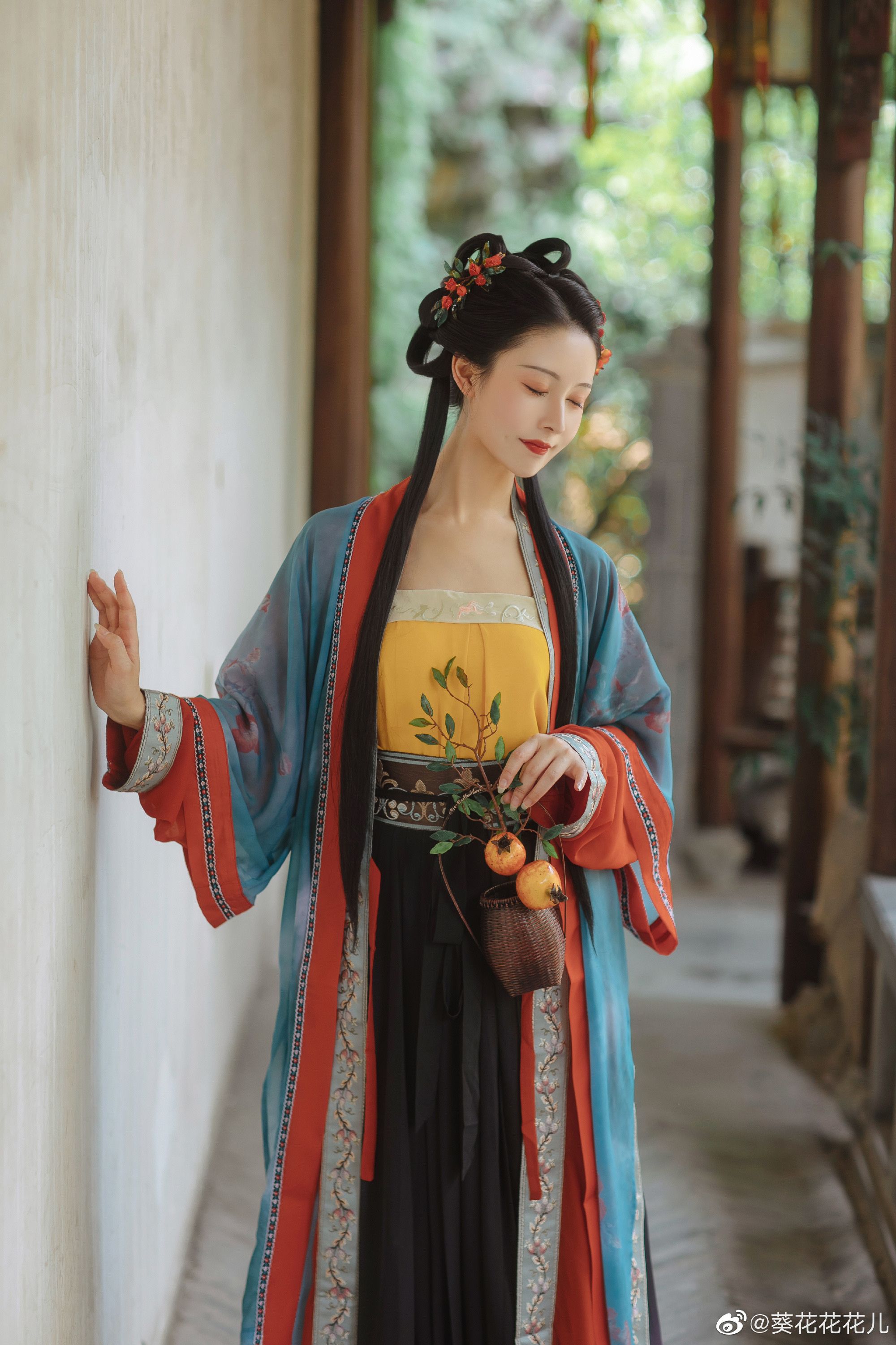 Cheering for the Success in the High School Entrance Examination:The Power of Cheongsam Cheering for the Success in the High School Entrance Examination:The Power of Cheongsam