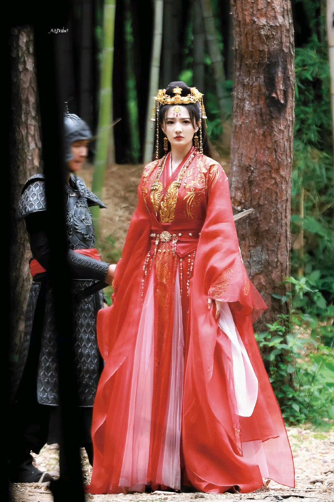 The Adult Mans Ma-Face Skirt and Cloud-Shoulder Accessory:A Blend of Tradition and Fashion The Adult Mans Ma-Face Skirt and Cloud-Shoulder Accessory:A Blend of Tradition and Fashion