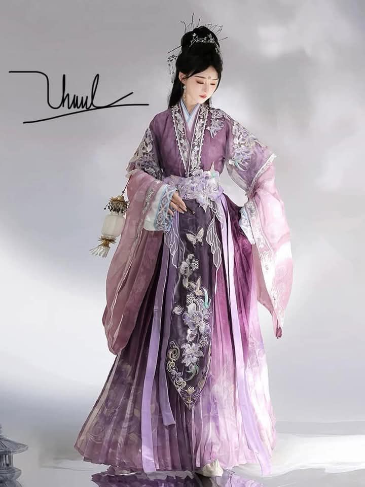 Embracing the Slimming Elegance of Cheongsam Embracing the Slimming Elegance of Cheongsam