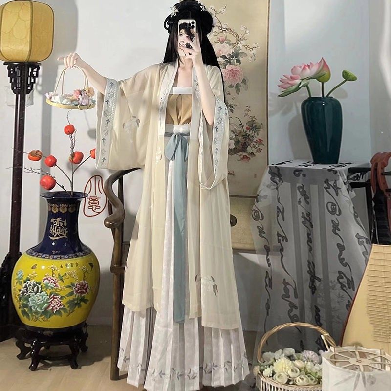 Hanfu Fashion:The Rise of Girlfriends Cosplay in Traditional Elegance Hanfu Fashion:The Rise of Girlfriends Cosplay in Traditional Elegance