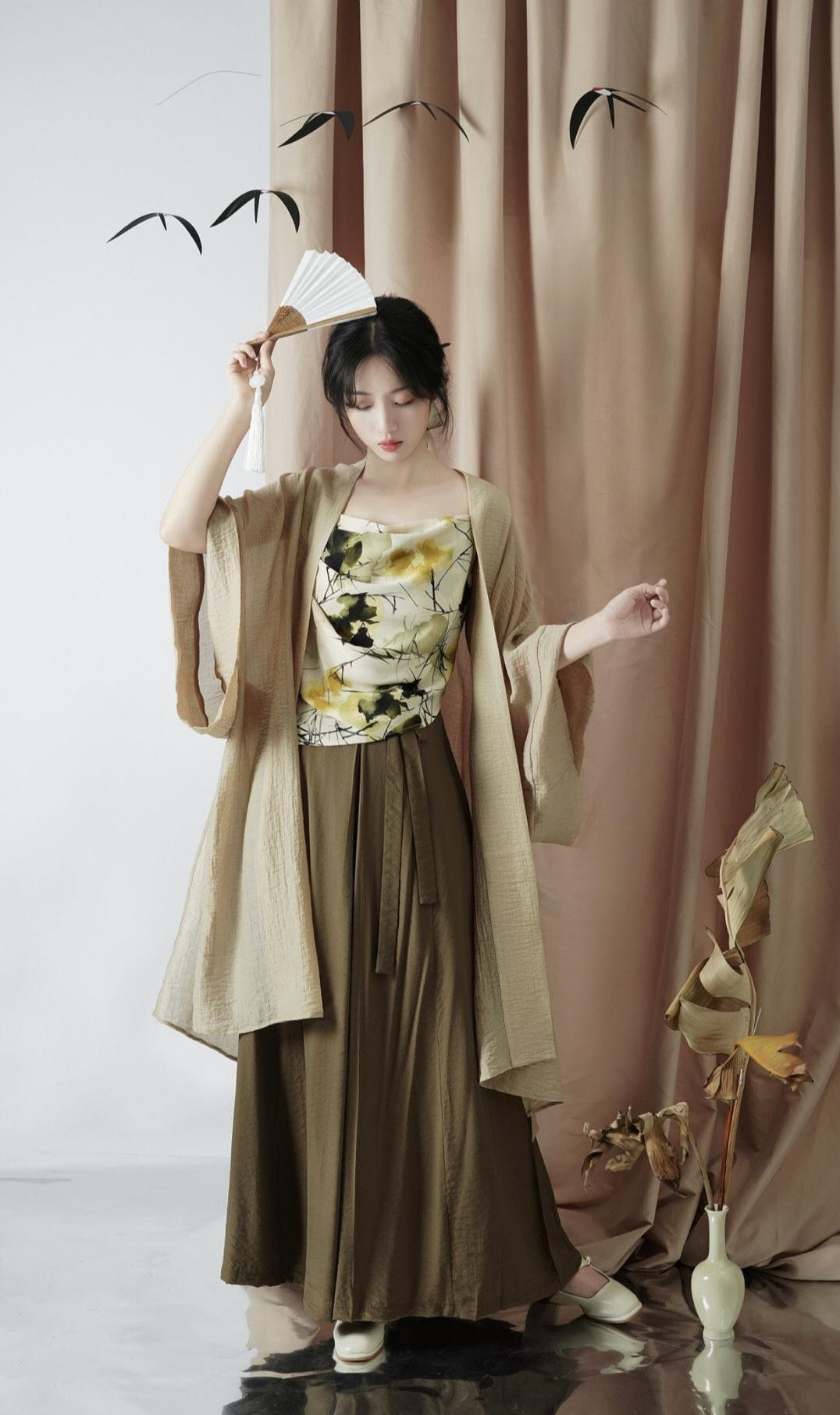 The Little Child with a Hanfu Umbrella