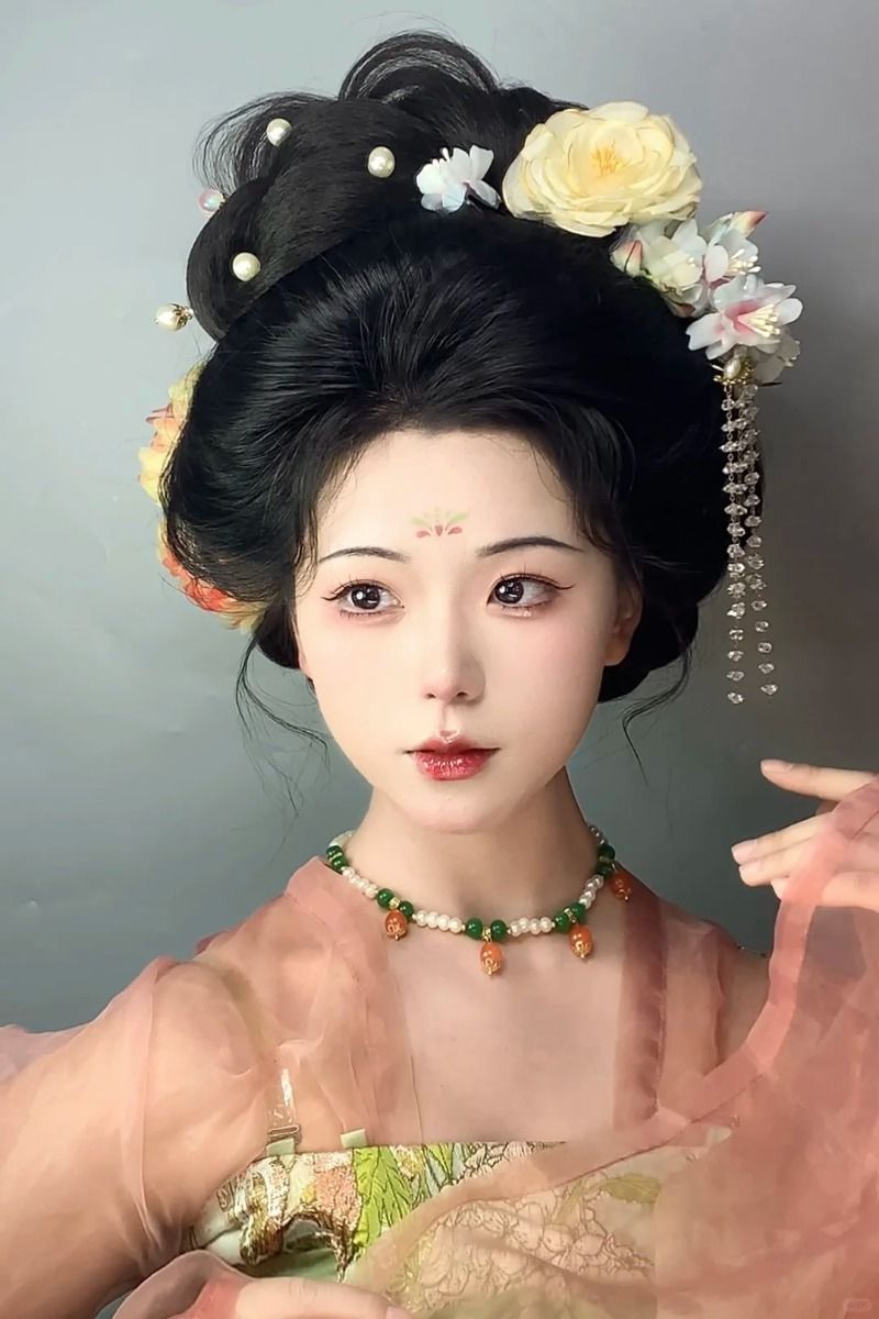 A Blue Girls Ancient Hanfu Costume:A Journey into Traditional Chinese Beauty A Blue Girls Ancient Hanfu Costume:A Journey into Traditional Chinese Beauty