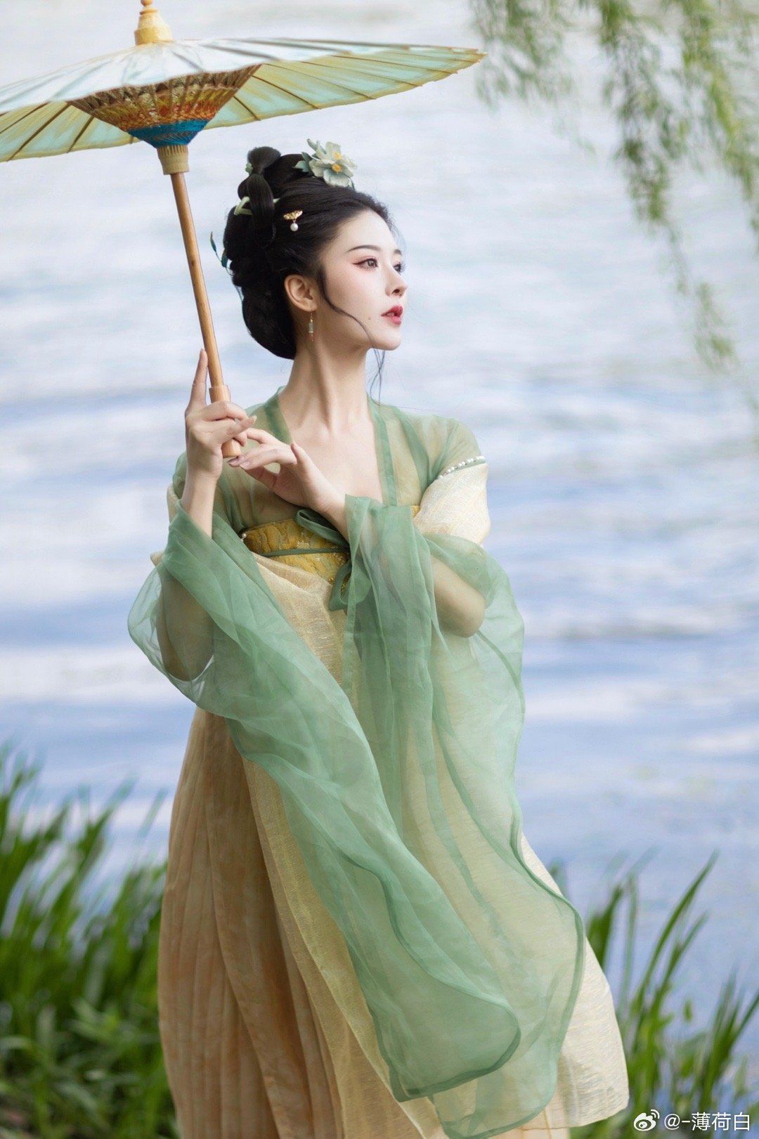 The Blooming Deity:Authentic Hanfu Styles in the Flower Goddess Ode The Blooming Deity:Authentic Hanfu Styles in the Flower Goddess Ode