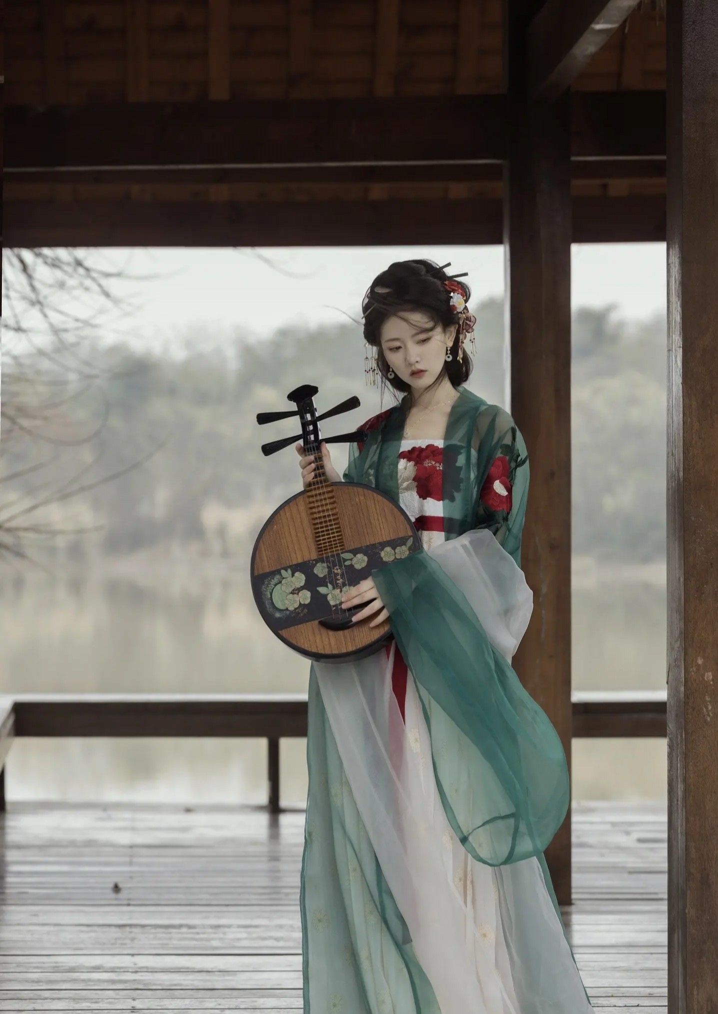 Traditional Chinese Wedding Dress:The Splendid Charm of Ma-Mian Skirts Traditional Chinese Wedding Dress:The Splendid Charm of Ma-Mian Skirts