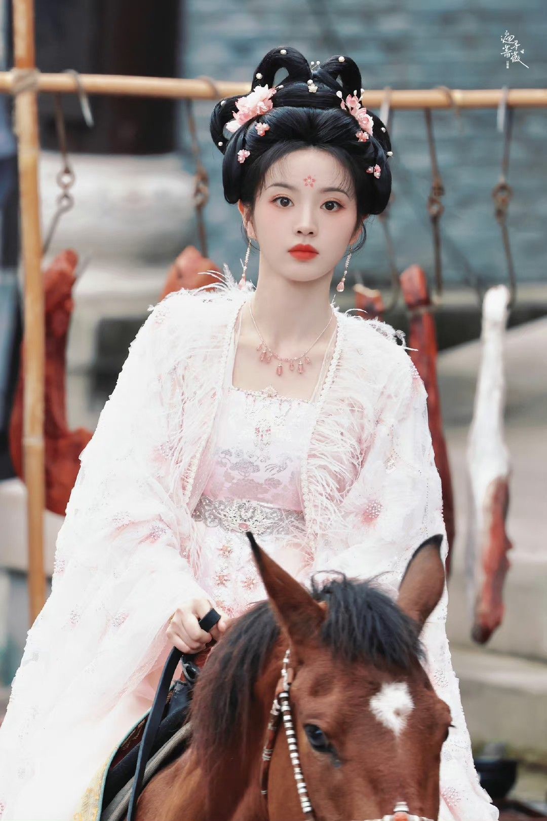 Ancient Hanfu:The Traditional Clothing of China for Primary School Students Ancient Hanfu:The Traditional Clothing of China for Primary School Students