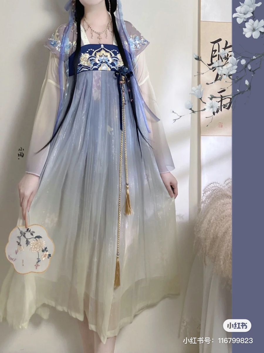 Vintage Blue Cheongsam:A Retro Elegance Vintage Blue Cheongsam:A Retro Elegance