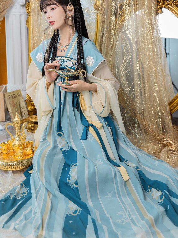The Splendor of Hanfu:The Charm of Yinuos and Back Cloud Decorations The Splendor of Hanfu:The Charm of Yinuos and Back Cloud Decorations