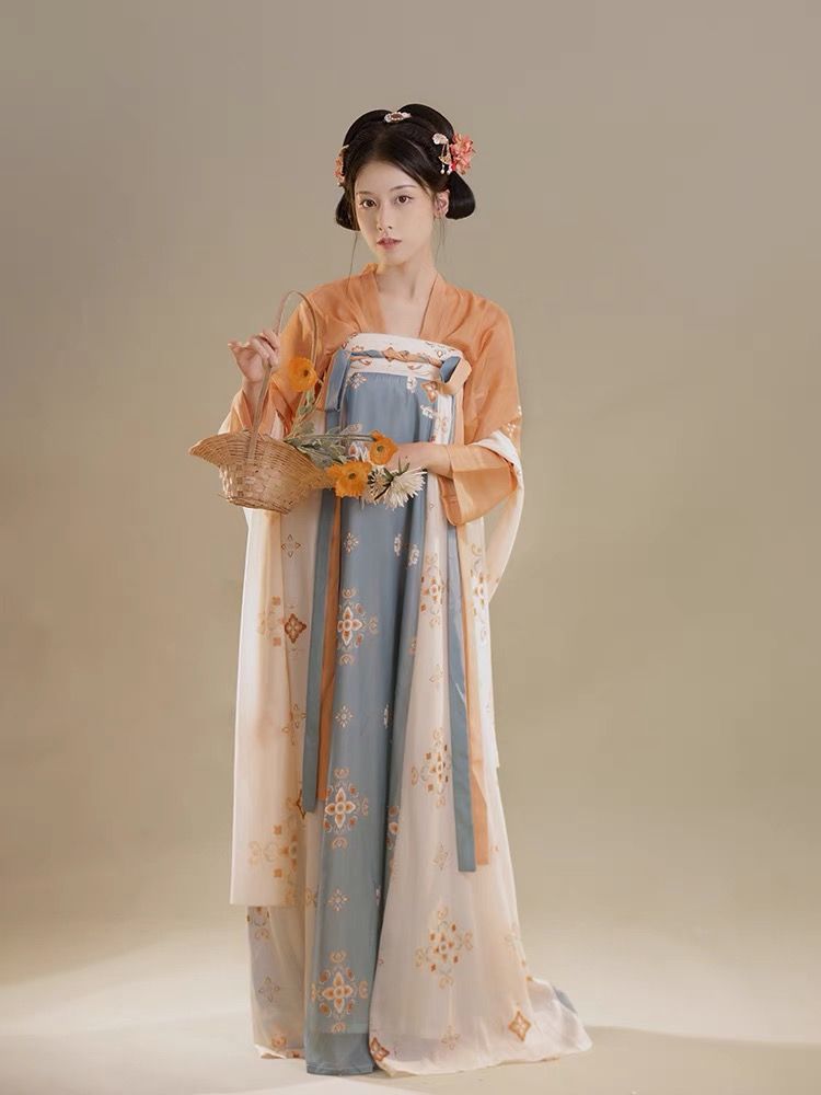Embracing the Elegance of Cheongsam Gowns for Petite Figures Embracing the Elegance of Cheongsam Gowns for Petite Figures