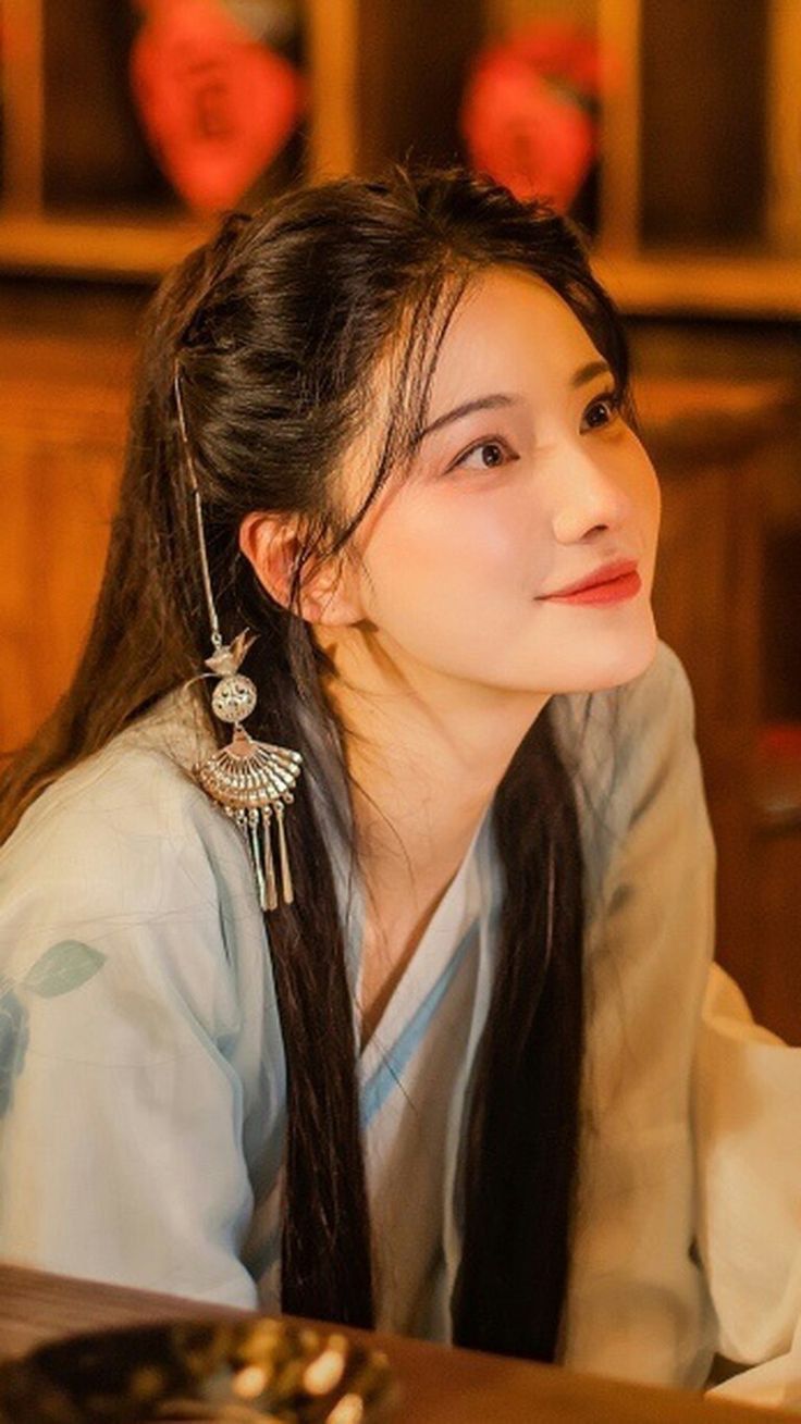 The Beauty of Butterfly Bones in Traditional Hanfu Fashion The Beauty of Butterfly Bones in Traditional Hanfu Fashion