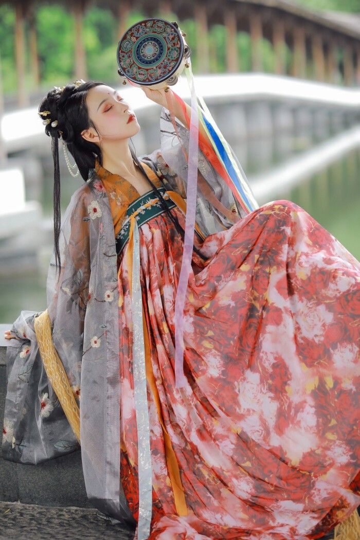 Ancient Beauty in a Splendid Hanfu:The Enchanting Princess Ancient Beauty in a Splendid Hanfu:The Enchanting Princess