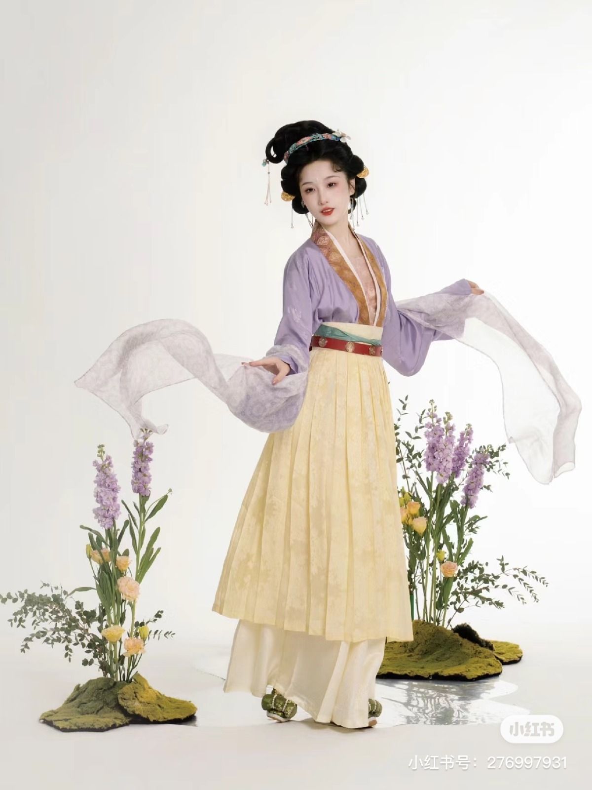 The Enchantment of a Blue Horseface Skirt The Enchantment of a Blue Horseface Skirt