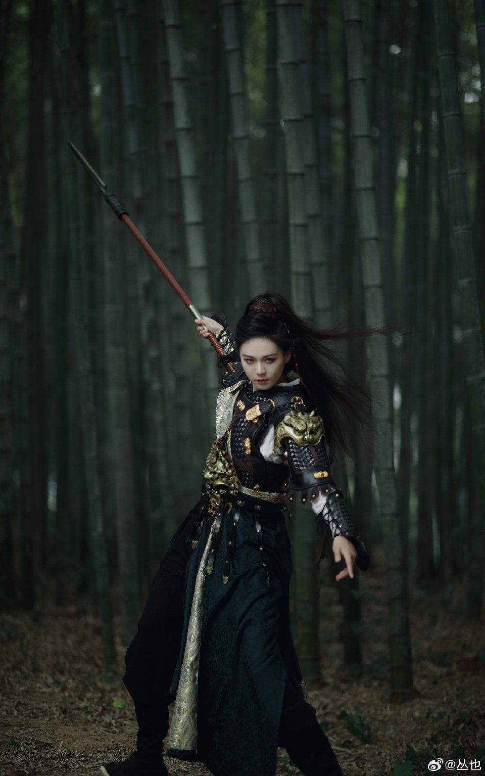 A Girl in a Red Hanfu:Embodiment of Fairy-like Elegance