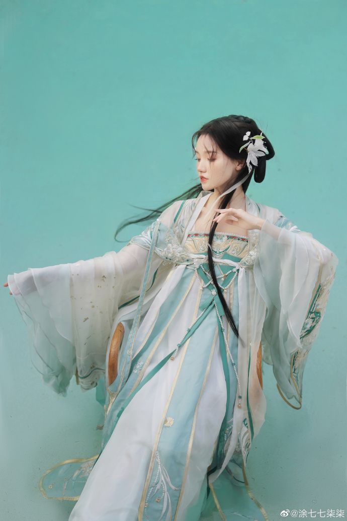 Childrens Performance:The Enchanting World of Hanfu Costumes for Girls Childrens Performance:The Enchanting World of Hanfu Costumes for Girls
