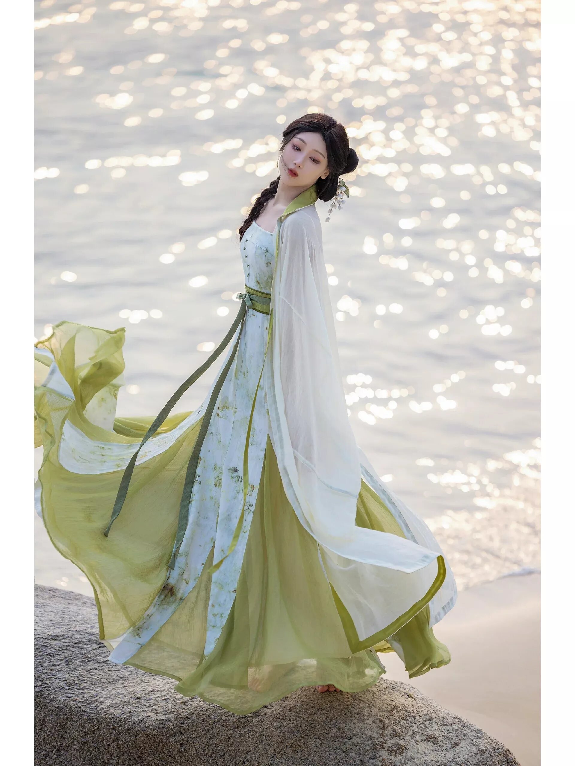 A Light and Graceful Hanfu Skirt for Young Girls:The Cheongsam-Style Horseface Skirt A Light and Graceful Hanfu Skirt for Young Girls:The Cheongsam-Style Horseface Skirt