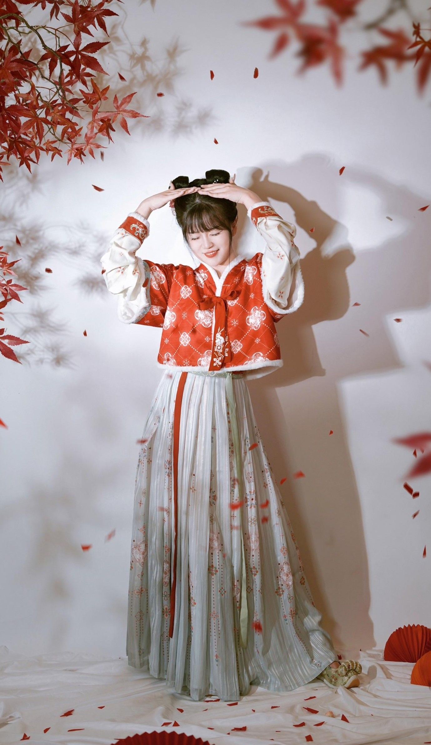 Revisiting the Splendor of Han Tang:The Revival of Hanfu Fashion Revisiting the Splendor of Han Tang:The Revival of Hanfu Fashion