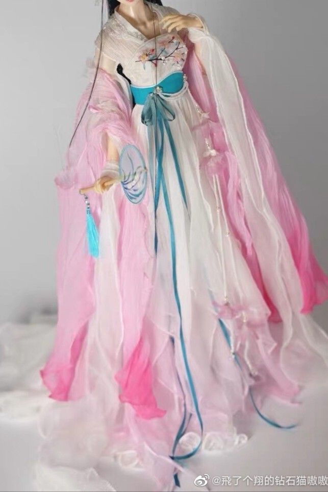 Exploring the Elegance of New Chinese Style Coats paired with Manshu Skirts