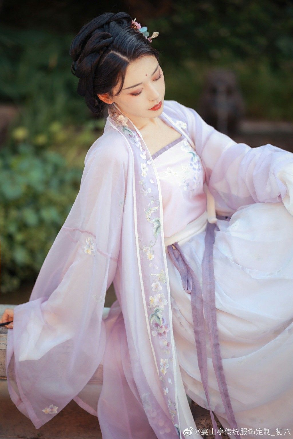 The West Chamber:A Journey into the World of Hanfu with Xixiang Records The West Chamber:A Journey into the World of Hanfu with Xixiang Records