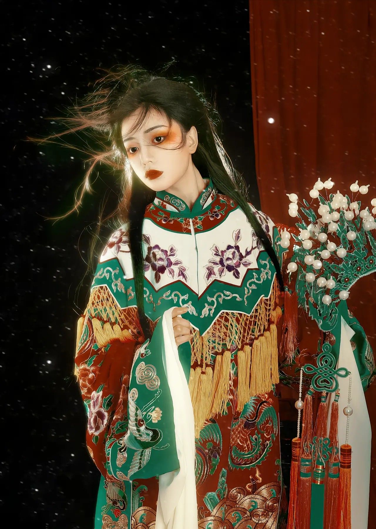 Embracing Tradition:The New Mid-Length Golden Silk Cheongsam Embracing Tradition:The New Mid-Length Golden Silk Cheongsam
