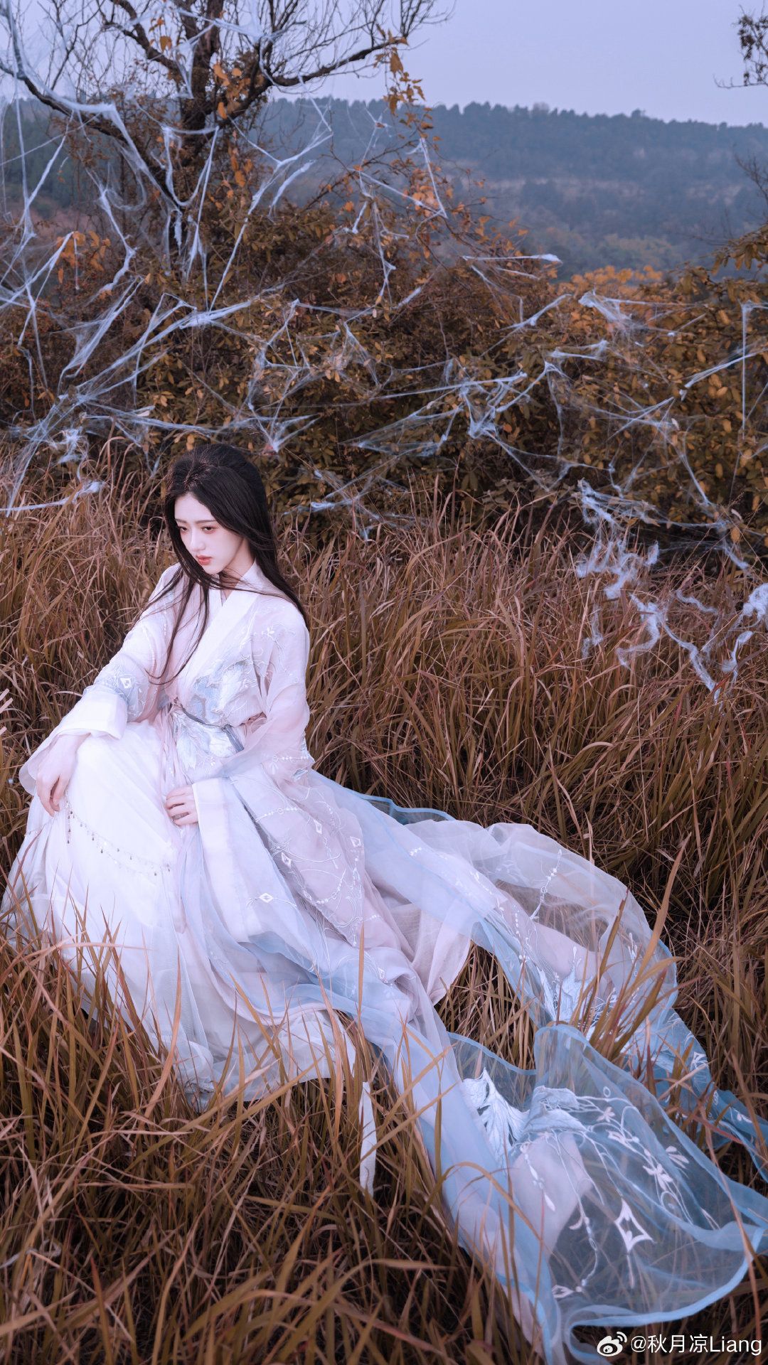 小个子魅力不减,汉服女齐胸襦裙的优雅风采 小个子魅力不减,汉服女齐胸襦裙的优雅风采