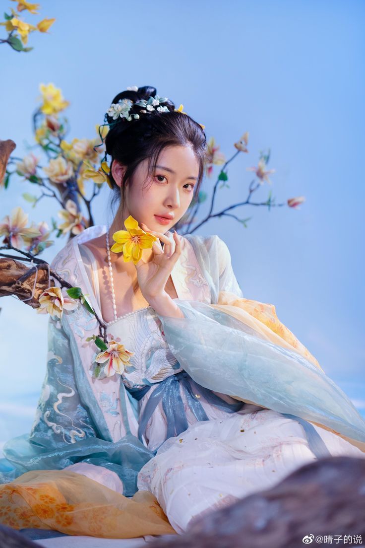 The Cheongsam:A Red Flag of Success The Cheongsam:A Red Flag of Success