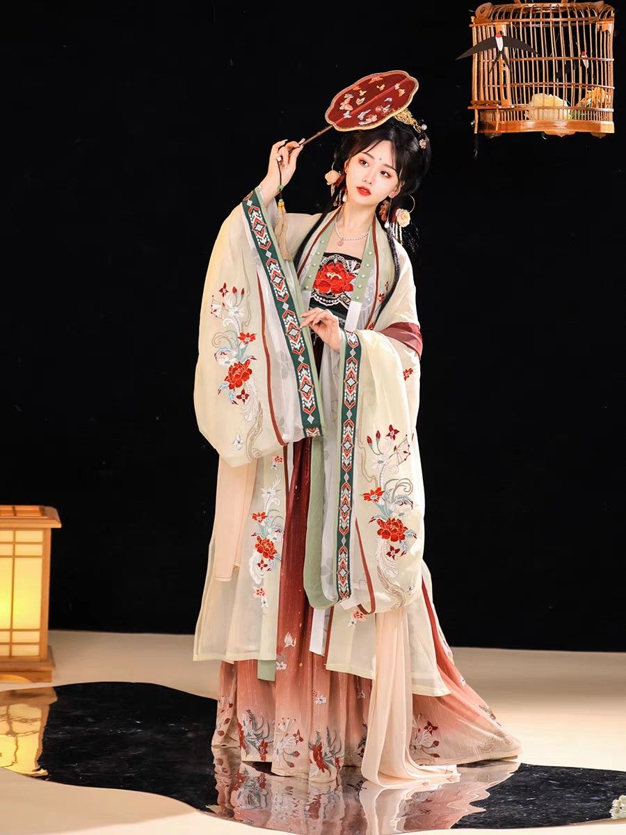 Red Cheongsam Shoes:The Perfect Match for Your Red Qipao Red Cheongsam Shoes:The Perfect Match for Your Red Qipao