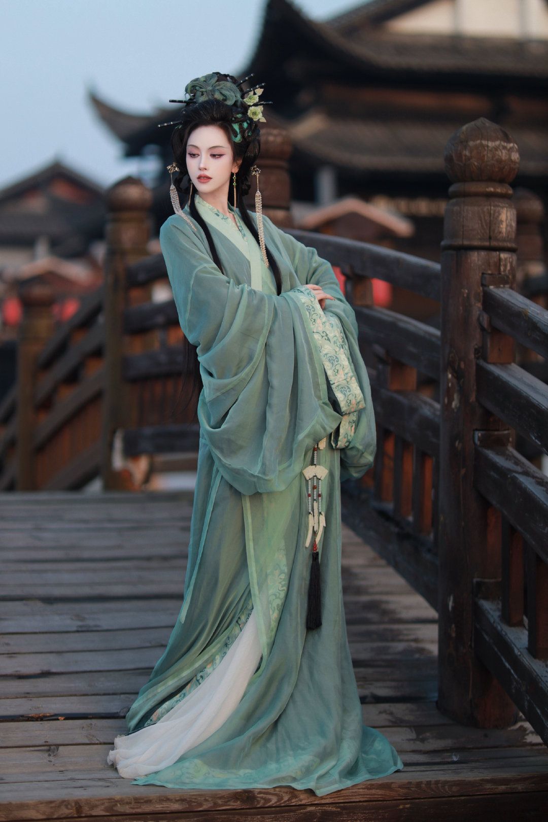 Elegant Women in Traditional Hanfu Fashion:The Essence of Ancient Chinese Beauty Elegant Women in Traditional Hanfu Fashion:The Essence of Ancient Chinese Beauty