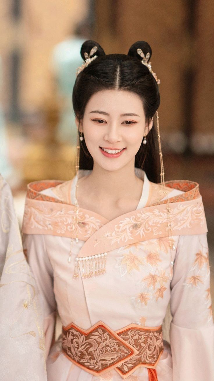 Slimming and Stylish Hanfu Costumes:Embracing the Hourglass Figure with Waist-Cinching Design Slimming and Stylish Hanfu Costumes:Embracing the Hourglass Figure with Waist-Cinching Design