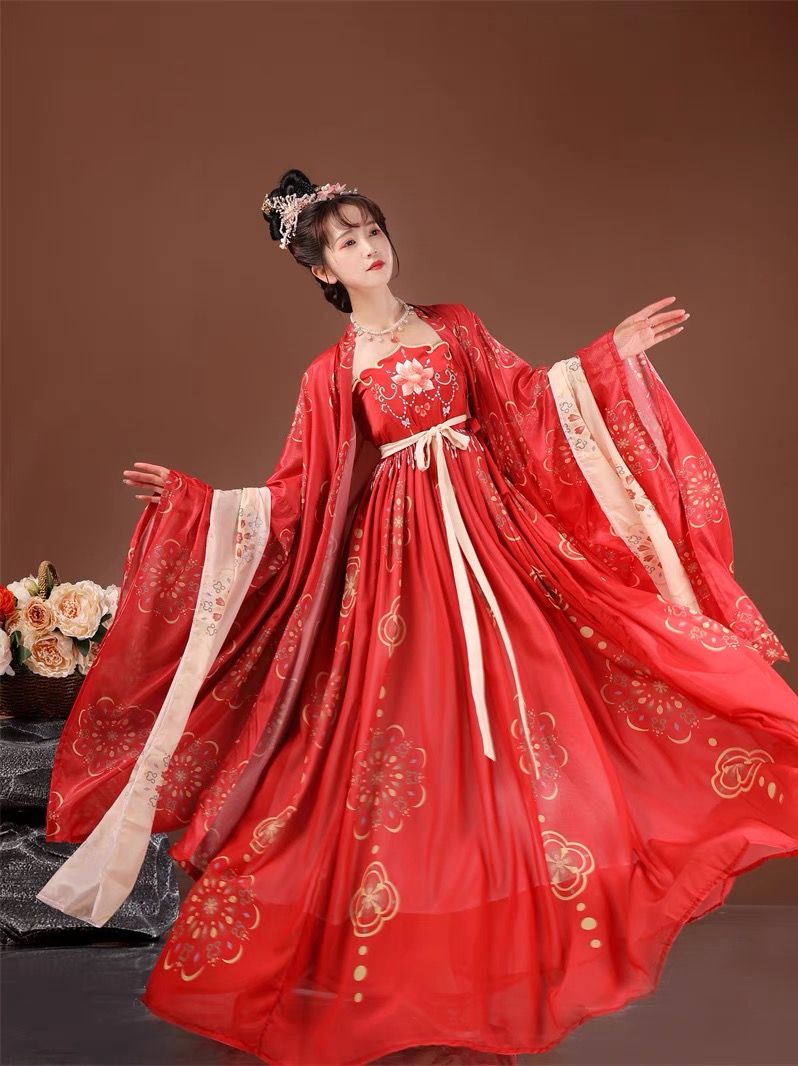 Modernizing the Classic White Cheongsam:The Evolution of a Traditional Icon Modernizing the Classic White Cheongsam:The Evolution of a Traditional Icon
