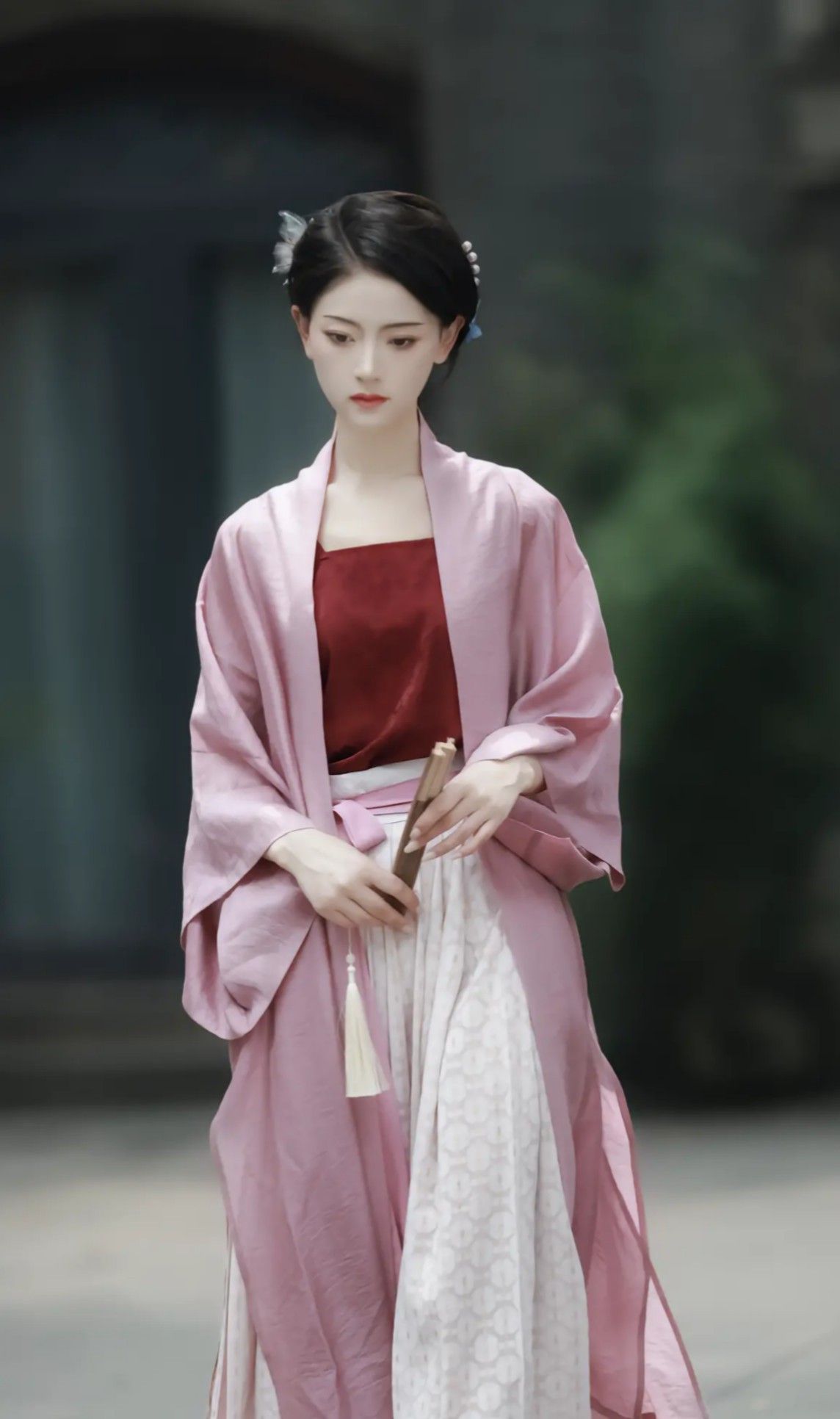 The Evolution of Traditional Chinese Bride’s Shoes in Hanfu Fashion