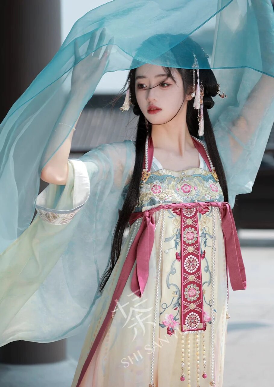 Chinese-Style Blue Cheongsam Skirt with Long Length Chinese-Style Blue Cheongsam Skirt with Long Length