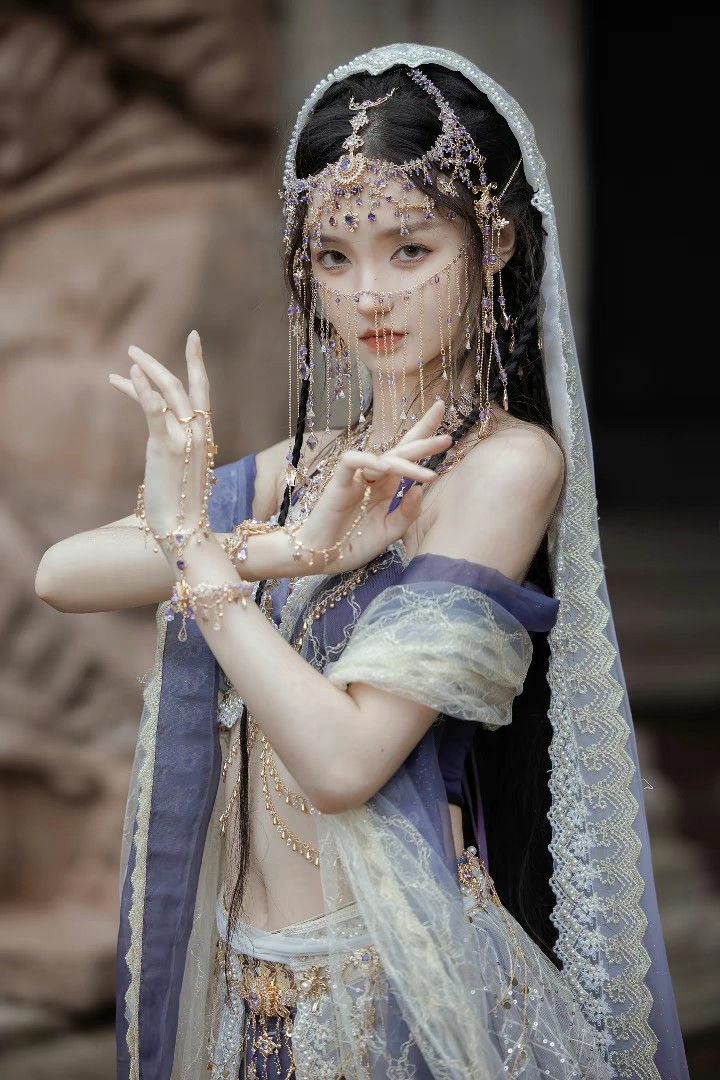 Modernizing Traditional Chinese Style:The Evolution of Qipao into Fashion-Forward Elegance Modernizing Traditional Chinese Style:The Evolution of Qipao into Fashion-Forward Elegance