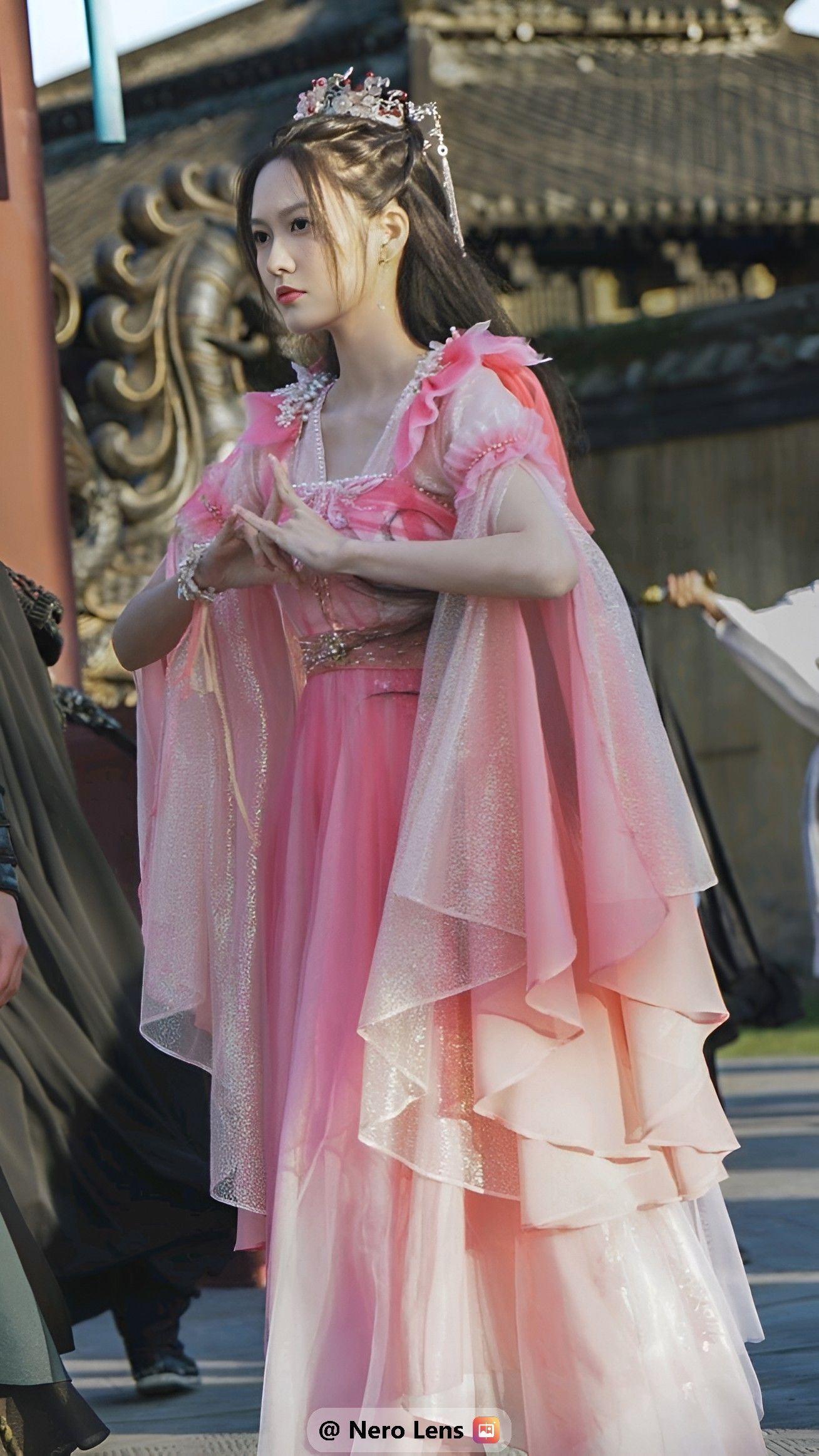 The Cheongsam Women:Embracing Traditional Chinese Style and the Retro Military Vogue The Cheongsam Women:Embracing Traditional Chinese Style and the Retro Military Vogue
