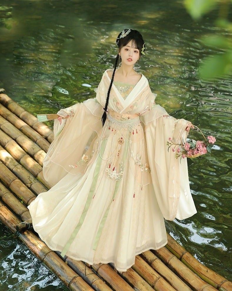 Green Hanfu Fashion for Young Girls:Embracing Traditional Elegance Green Hanfu Fashion for Young Girls:Embracing Traditional Elegance