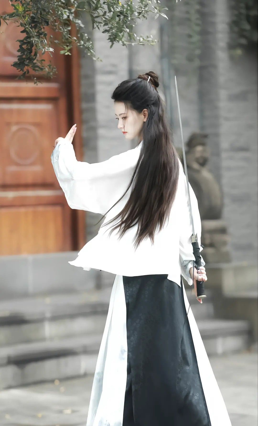 Reimagining the Cheongsam Skirt:Modern Innovations in Traditional Chinese Dress Reimagining the Cheongsam Skirt:Modern Innovations in Traditional Chinese Dress