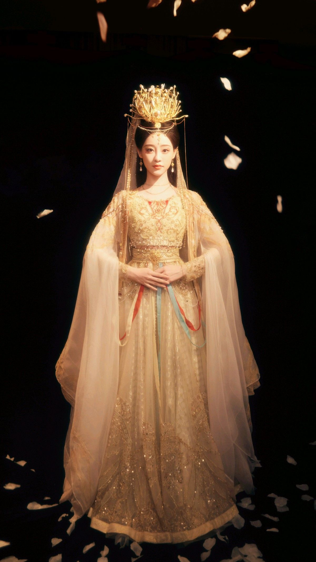 Chahan Style of Chen Qianqian and Sutaner:Exploring the Elegance of Traditional Chinese Clothing Chahan Style of Chen Qianqian and Sutaner:Exploring the Elegance of Traditional Chinese Clothing
