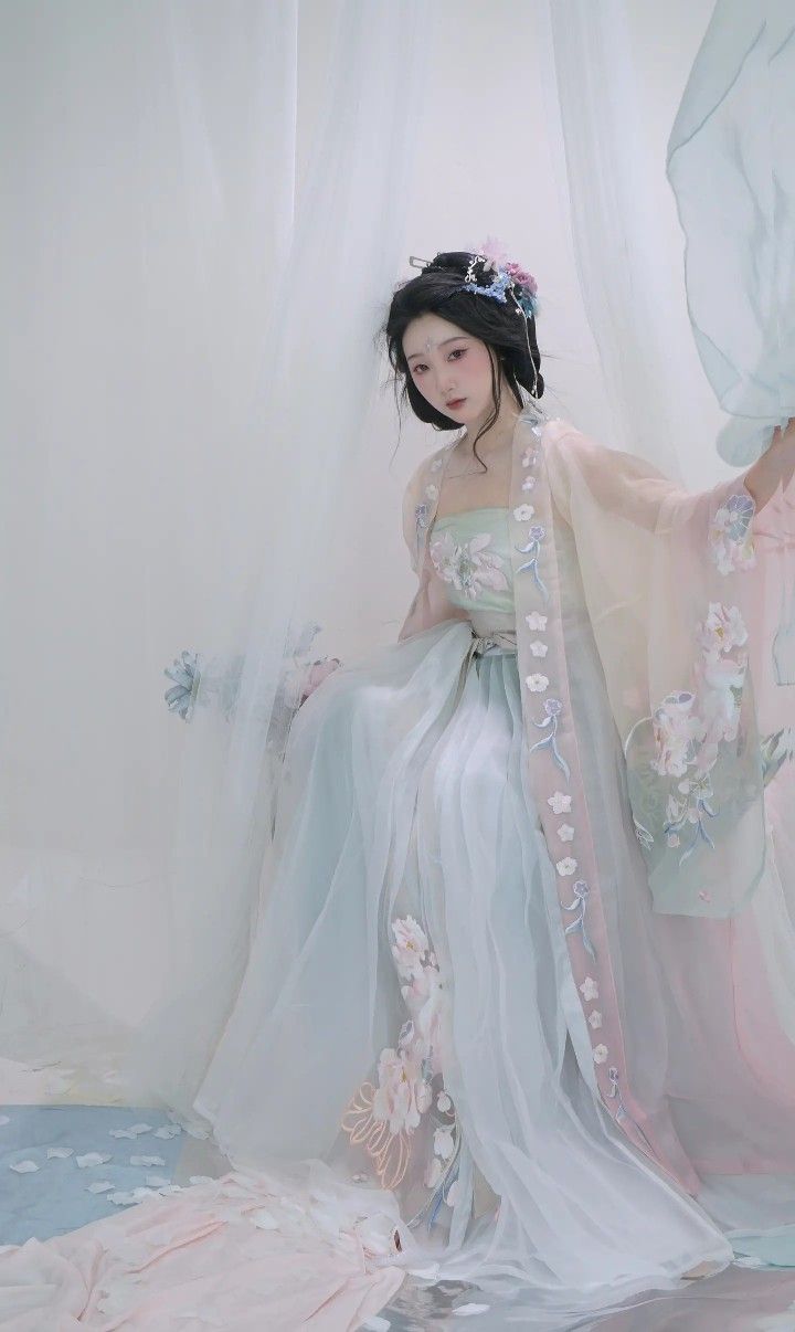 Ethereal Elegance of the Horseface Skirt:A Feminine Fashion Statement Ethereal Elegance of the Horseface Skirt:A Feminine Fashion Statement